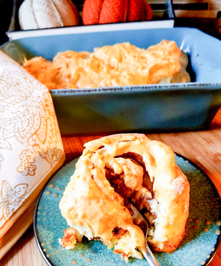 People wait all year for the fall flavors of pumpkin spice and it’s so easy to turn your favorite cinnamon rolls into pumpkin cinnamon rolls!