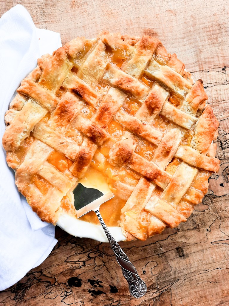 Apple Bourbon Peach Pie is loaded with fresh, juicy peaches and a hint of Jim Bean Apple Bourbon in an all butter crust.